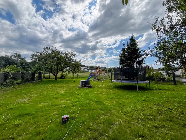Weitläufiger Garten der FeWo Wernher im Taunus